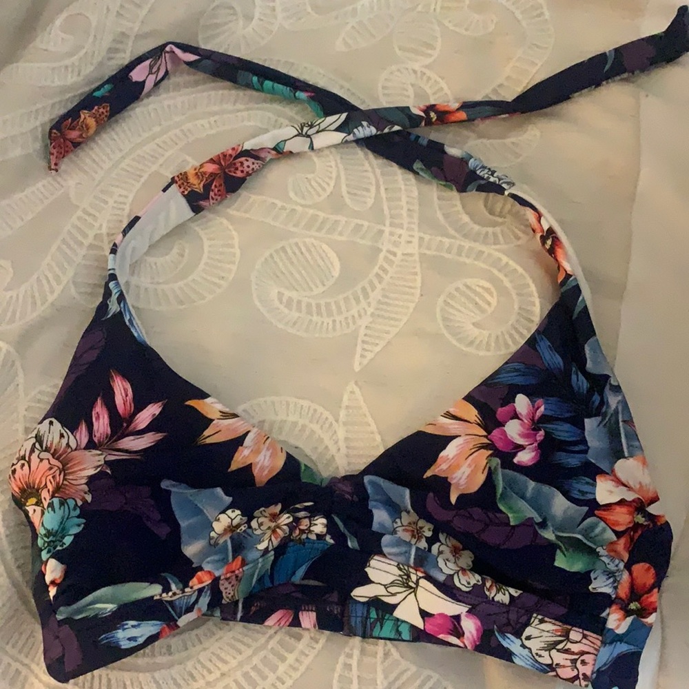VENUS bikini top
